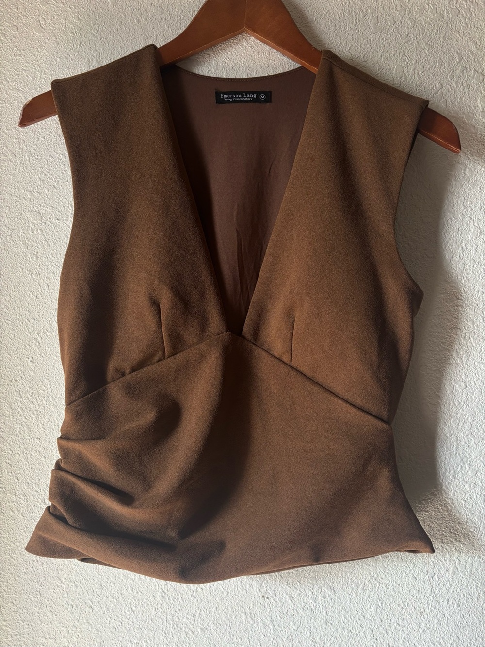 Sculpted V-Neck Sleeveless Camisole - Brown